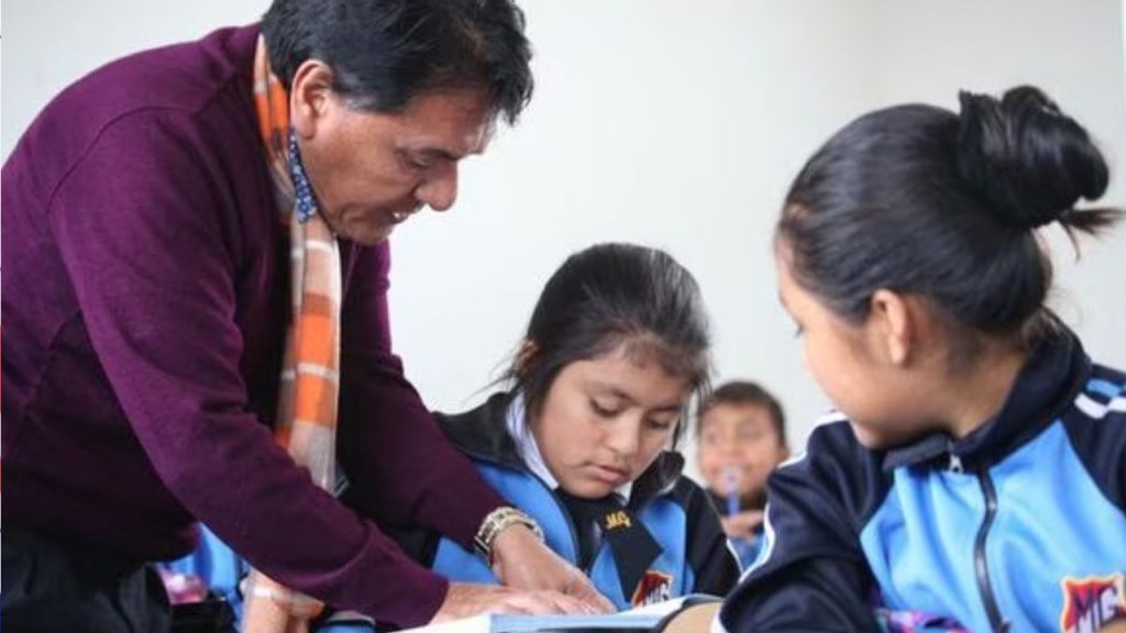 Ministro de Educación sobre profesores que serán reincorporados: “Vamos a capacitarlos y evaluarlos”