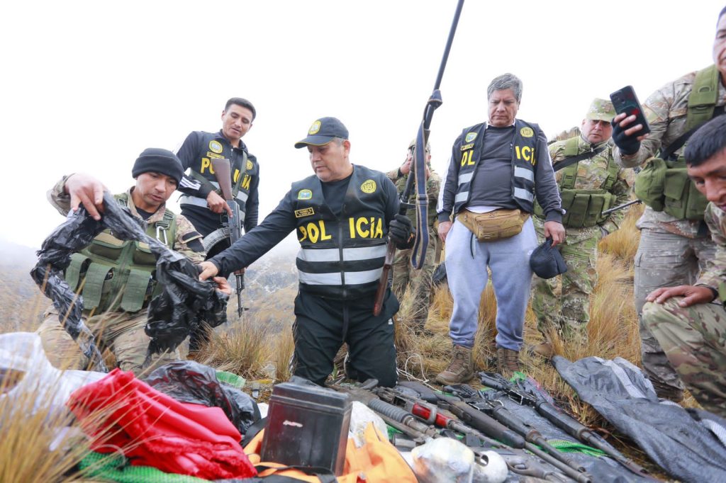 VRAEM: Incautan armamento y explosivos de guerra en caleta terrorista