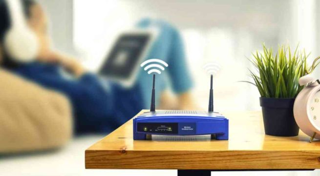 Mira qué tipo de luces afectan la señal de tu WiFi en casa