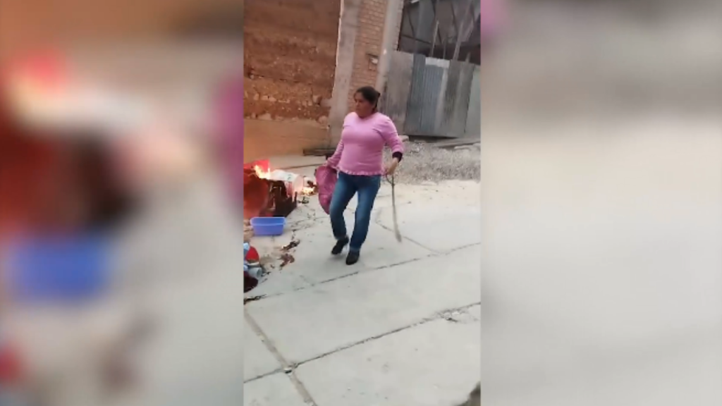 Chota: ronderos castigan a latigazos a mujeres que trabajaban en bar clandestino | VIDEO 