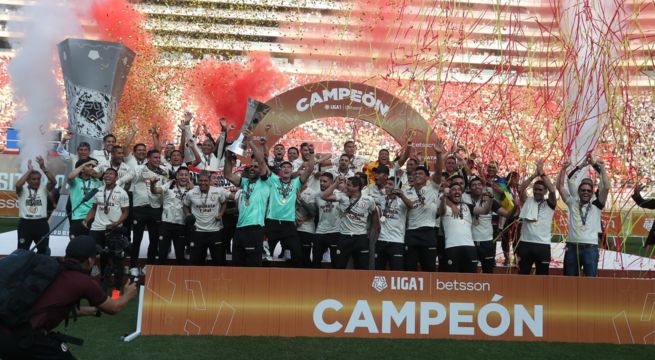 Universitario de Deportes celebró con sus hinchas el título de la Liga 1