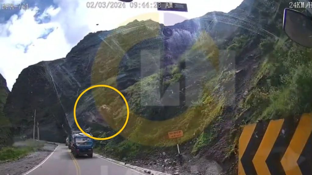 Caída de rocas en la Carretera Central aplastó a camiones: todos sobrevivieron