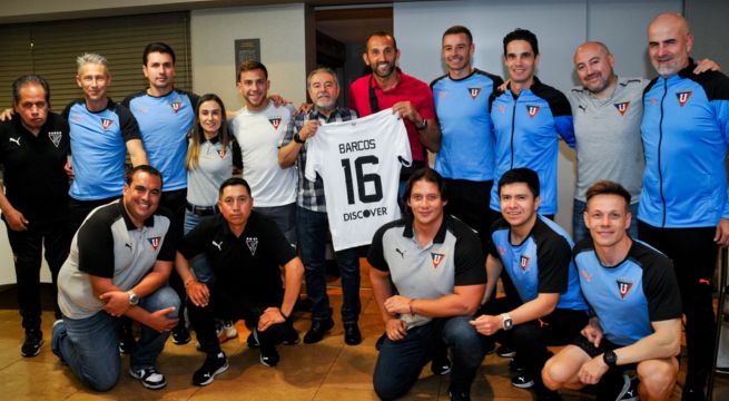 ¿Qué regalo le dio LDU a Hernán Barcos antes de enfrentar a Universitario? | VIDEO