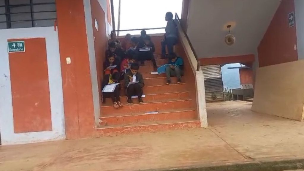 Alumnos abandonan sus aulas ante gran cantidad de zancudos en Institución Educativa