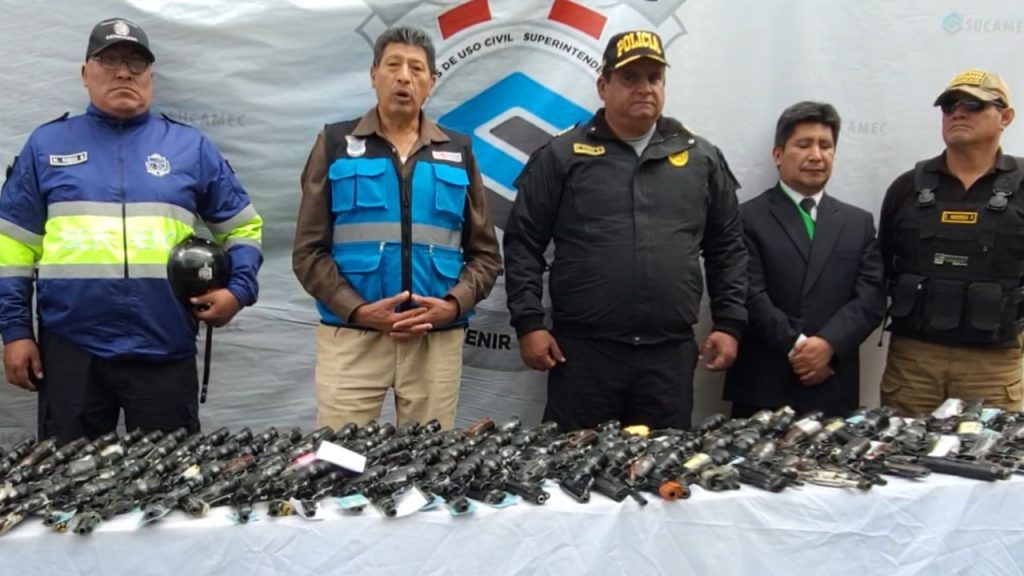 Armas decomisadas a delincuentes serán fundidas y convertidas en juegos infantiles