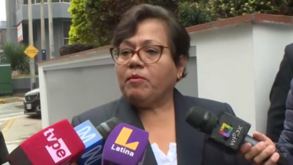 Restituyen a María Caruajulca como procuradora general del Estado