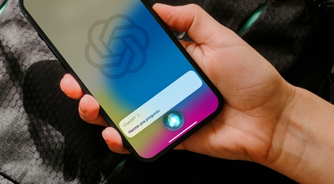 Apple lanza su sistema de inteligencia artificial que integra mejora de Siri con ChatGPT