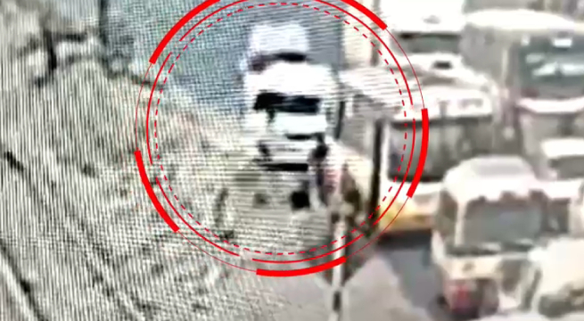 Menor de edad es atropellado tras correteo entre combis piratas