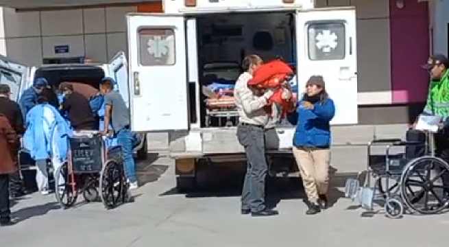 Rescatan a bebé, pero su mamá muere en accidente de bus en Ayacucho