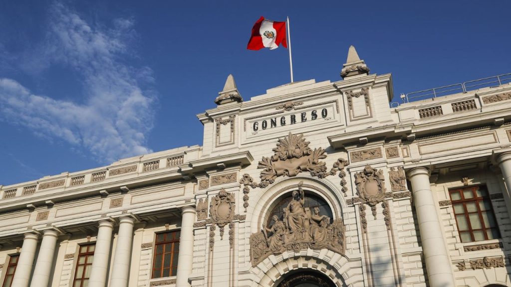 Congreso promulga ley sobre delitos de lesa humanidad y crímenes de guerra