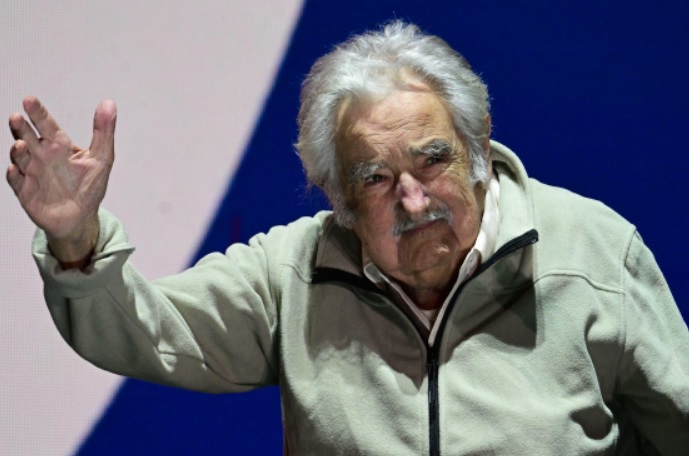 José Mujica reaparece con emotivo mensaje: “Estoy peleando con la muerte, estoy al final del partido” | VIDEO