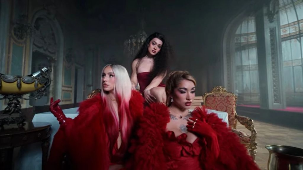 Lola Índigo se une a María Becerra y Villano Antillano en “La reina remix”