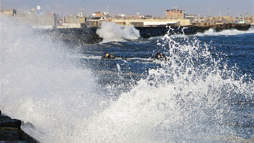 Desde Salaverry hasta Ilo: cierran 31 puertos por ocurrencia de oleajes anómalos