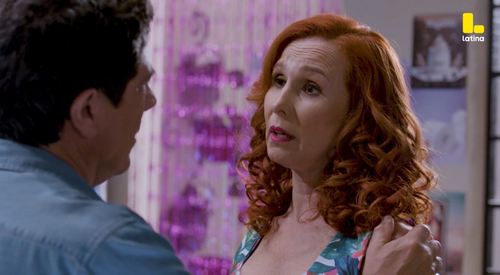 Pobre Novio Capítulo 86 EN VIVO: Betty VUELVE A COQUETAR con César, ¿quiere darle un piquito?
