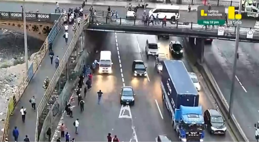 Más de 460 empresas ACATAN el Paro de Transportistas y NO SALEN a las calles por temor a MORIR