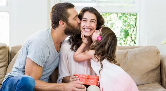 Estudio demuestra que el 33% de madres peruanas prefieren ropa, zapatos o carteras como regalo