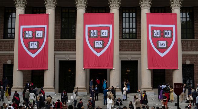 China promete defender “firmemente” a sus estudiantes tras suspensión de visados para Harvard