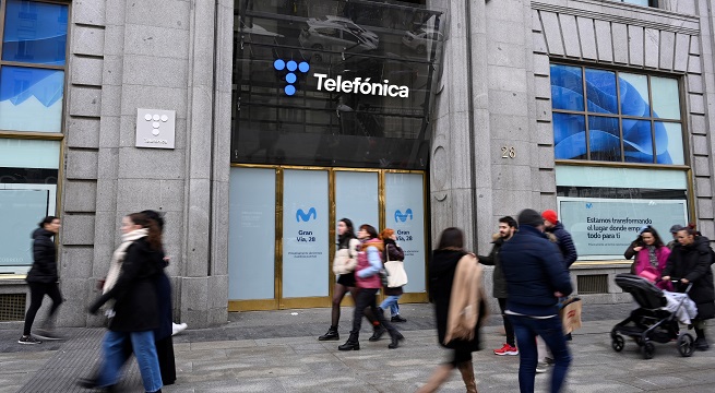 Telefónica investiga pirateo de datos de millones de clientes, entre ellos peruanos