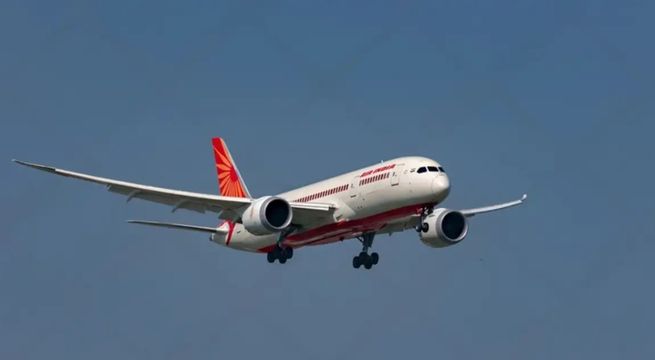 Tragedia en India: avión con más de 240 personas a bordo se estrella | VIDEO