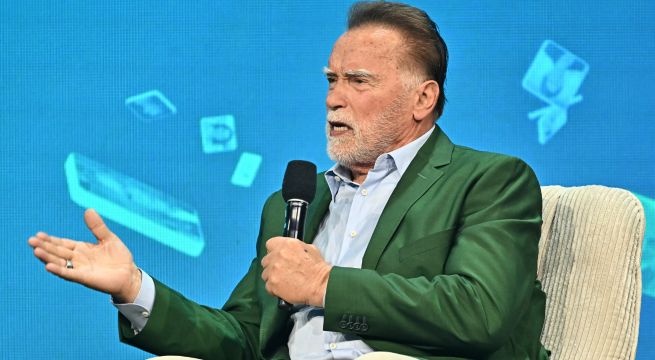 Arnold Schwarzenegger sorprende a los usuarios del metro de Viena con este mensaje