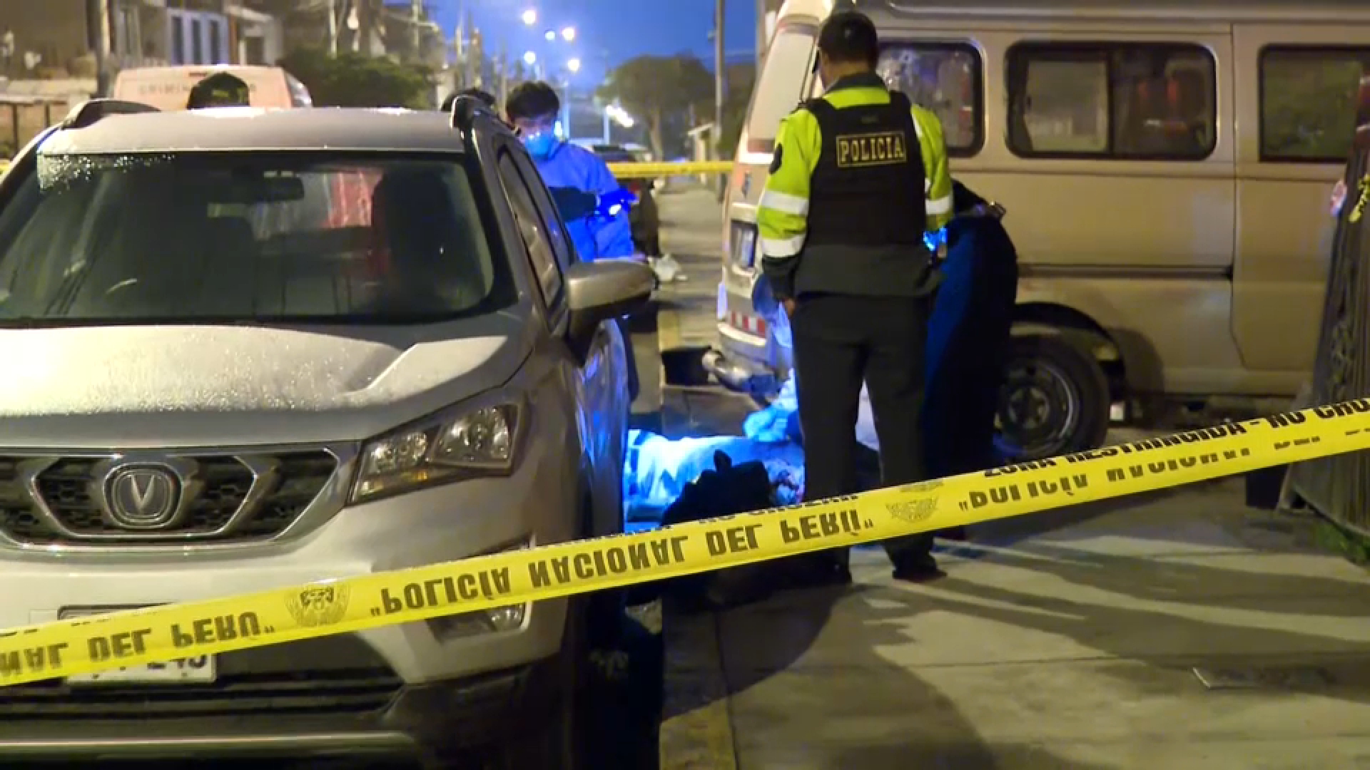 Asesinan a hombre de 30 balazos al bajar de un taxi en Chorrillos