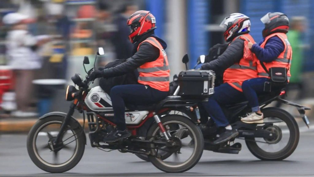 Sanciones a motociclistas por no usar – El reportero andino