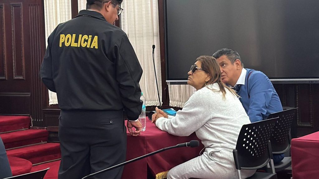 Exfiscal Elizabeth Peralta se presentó a audiencia tras cambio de decisión del juez que la había dejado libre