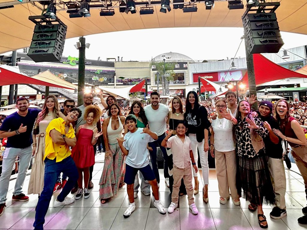 El elenco de “Valentina Valiente” llenó MegaPlaza y conquistó a sus fans