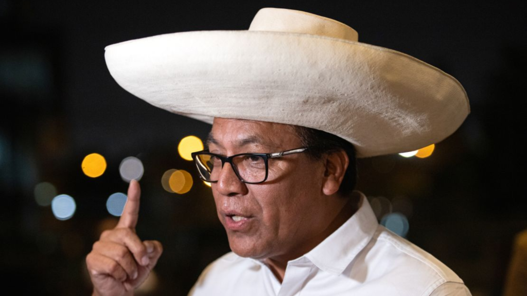 Fiscalía pide 5 años y 4 meses de prisión contra candidato presidencial Roberto Sánchez