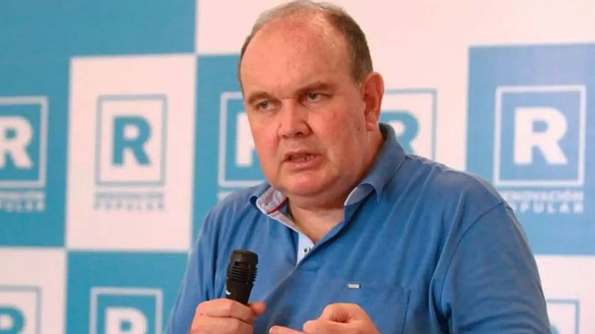 ¿Cuál sería el proceso si Rafael López Aliaga no asume como senador?