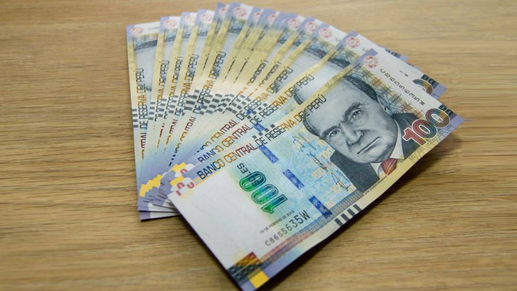 Si tengo S/100, ¿en qué puedo invertirlos para obtener una buena rentabilidad?
